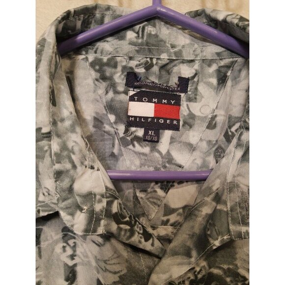 Men's XL Vtg Tommy Hilfiger All Over Print Football Short Sleeve Shirt Size XL - Picture 4 of 9